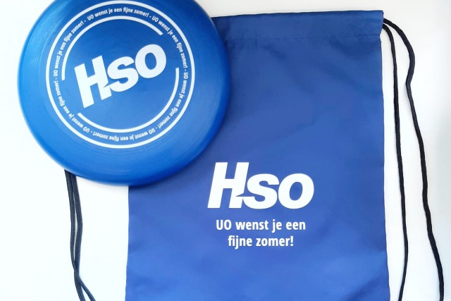 Abeelding van Bedrukte Frisbee en tas voor de medewerkers van HSO